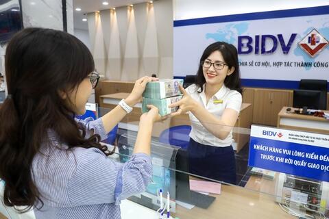 Lãi suất ngân hàng hôm nay ngày 29/11/2023: Làn sóng giảm lãi suất vẫn tiếp tục