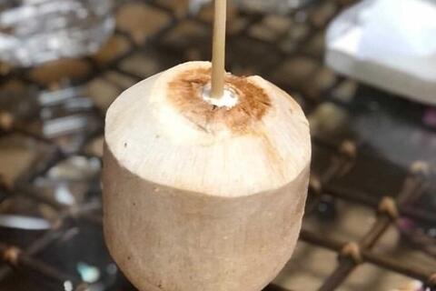 Mẹo uống nước dừa để giải nhiệt đúng cách