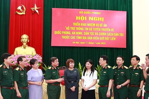 Hỗ trợ tuyên truyền về quốc phòng an ninh và chính sách dân tộc tại địa bàn biên giới