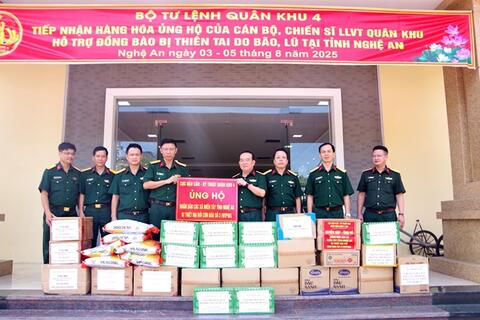 Cục Hậu cần - Kỹ thuật Quân khu 4: Chung tay hỗ trợ nhân dân vùng bị thiên tai, lũ lụt