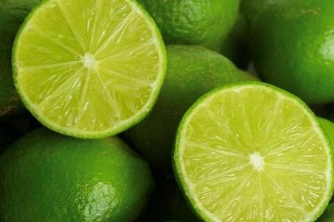 Uống nước chanh ấm khi trời lạnh có tốt không