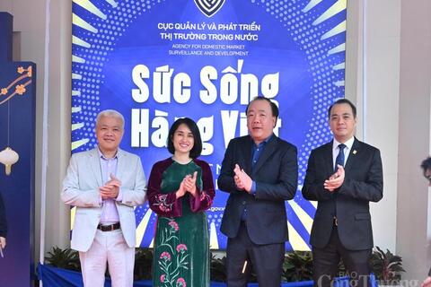 Không gian trưng bày, livestream Sức sống hàng Việt: ‘Đòn bẩy’ tiêu thụ hàng Việt