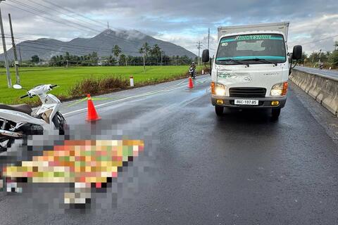 Người đi bộ tử vong trên Quốc lộ 1 sau cú va chạm với xe tải