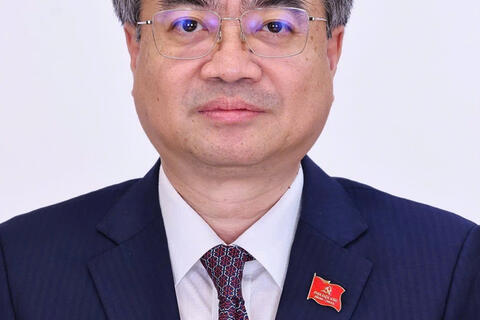 Trưởng ban Chính sách, chiến lược Trung ương Nguyễn Thanh Nghị gửi chương trình hành động đến đơn vị bầu cử tại Đắk Lắk