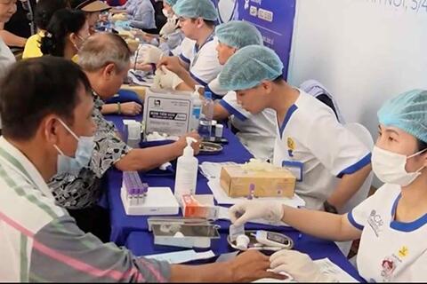 Hà Nội hướng tới chính sách khám chữa bệnh miễn phí dài hạn