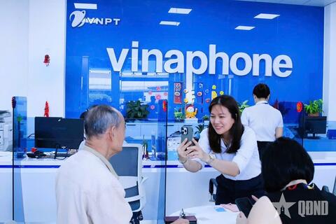 Nhà mạng dốc toàn lực hỗ trợ người dân xác thực thông tin thuê bao