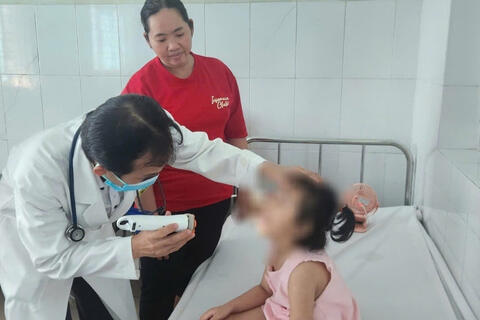 Số ca bệnh truyền nhiễm tăng nhanh, Vĩnh Long siết phòng chống từ cơ sở