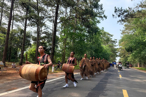 Quảng Ngãi đón 320.000 lượt khách dịp lễ, doanh thu đạt 251 tỷ đồng