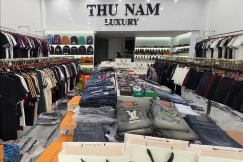 Hà Nội: Phát hiện gần 1.800 sản phẩm thời trang nghi giả mạo hàng loạt thương hiệu lớn