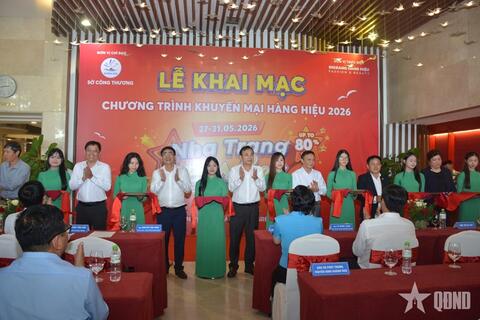 Khởi đầu mùa hè mua sắm hàng hiệu ở Nha Trang