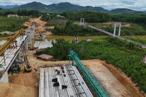 Huế đẩy nhanh hoàn thành cầu Bình Thành trước mùa mưa bão