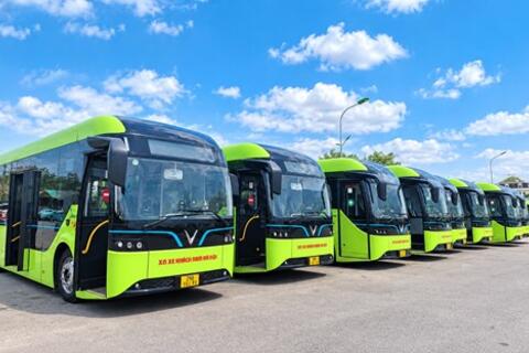 Hà Nội đưa 25 xe buýt điện vào hoạt động trên 2 tuyến