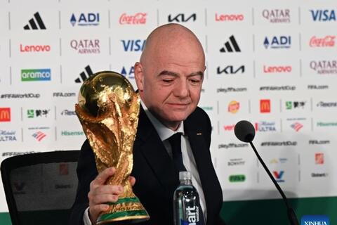 Chủ tịch FIFA xin lỗi về kế hoạch thương mại hóa bản quyền World Cup