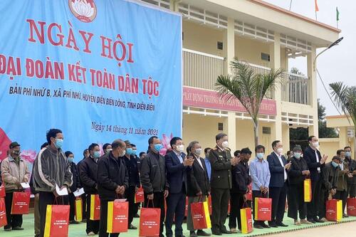 FLC trao tặng 100 căn nhà tình nghĩa tại Điện Biên