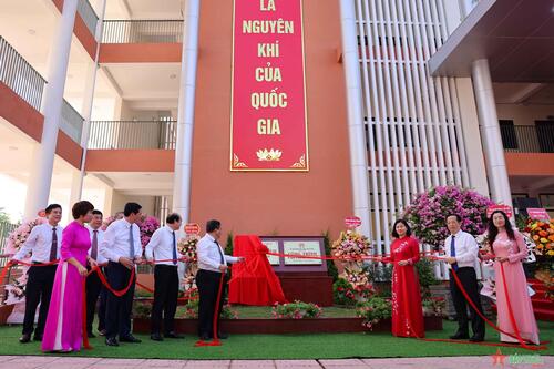 Trường THCS Vạn Phúc gắn biển kỷ niệm 70 năm Giải phóng Thủ đô