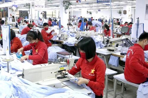 Siết nguyên liệu nhập khẩu để sản xuất hàng hoá xuất khẩu