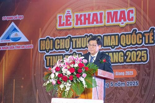 Hội chợ Tịnh Biên - An Giang: Đưa hàng Việt vươn qua cửa ngõ biên giới Hội chợ Tịnh Biên - An Giang: Đưa hàng Việt vươn qua cửa ngõ biên giới