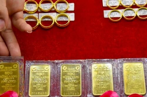 Giá vàng hôm nay (chiều 11-7): Vàng miếng SJC chạm mốc 121 triệu đồng/lượng