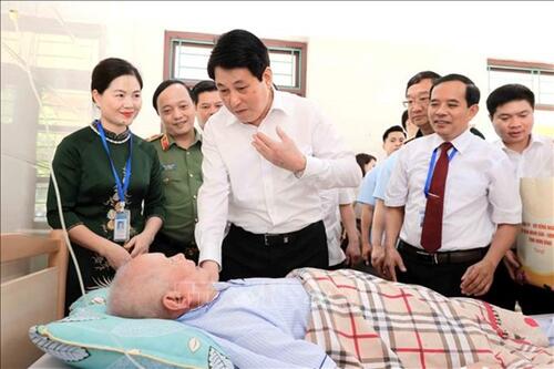 Tiếp tục hoàn thiện chính sách, pháp luật về ưu đãi người có công