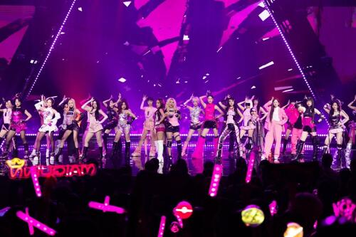 Concert Em xinh say hi bán vé chậm, giảm giá gây tranh cãi