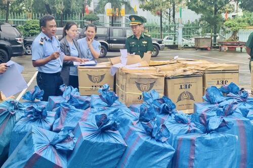 Gia Lai siết chặt quản lý, ngăn chặn buôn lậu thuốc lá qua biên giới Gia Lai siết chặt quản lý, ngăn chặn buôn lậu thuốc lá qua biên giới