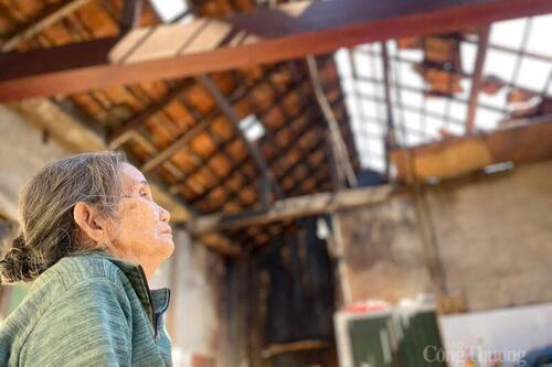 Quảng Ngãi: Bão làm tốc mái 61 ngôi nhà, chính quyền nỗ lực khắc phục