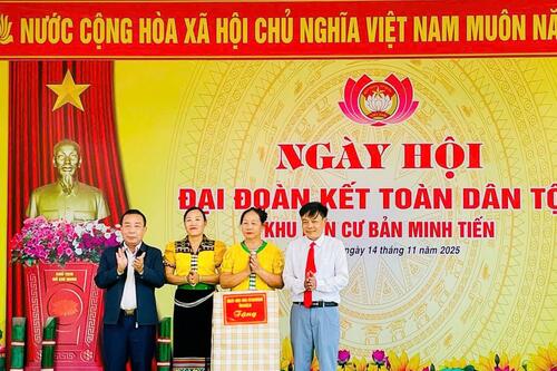 Lãnh đạo tỉnh Nghệ An dự Ngày hội Đại đoàn kết toàn dân tộc tại nhiều khu dân cư