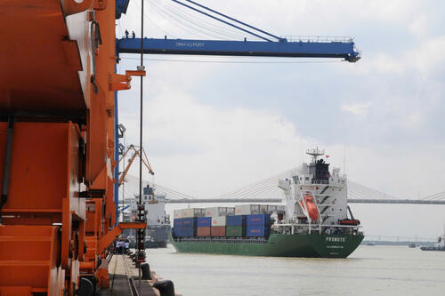 Góp ý Văn kiện Đại hội XIV của Đảng: Giải pháp đạt mục tiêu tăng trưởng 10%