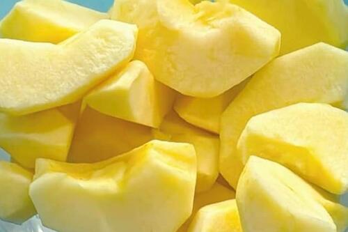 Lý do ăn táo nguyên quả tốt hơn so với dùng nước ép táo