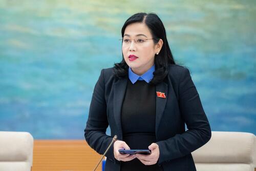 Sốt ruột giá thực phẩm tăng cao, rau xanh “rất đắt” gây áp lực lớn với người dân