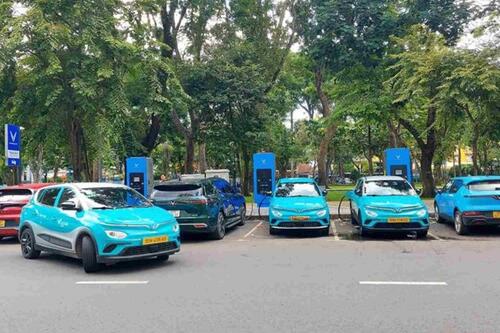 Hà Nội lắp đặt trạm sạc tại 39 điểm đỗ xe công cộng