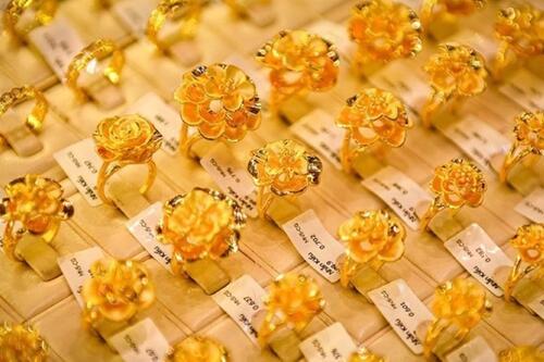 Giá vàng hôm nay (trưa 8-1): Giá vàng nhẫn lao dốc