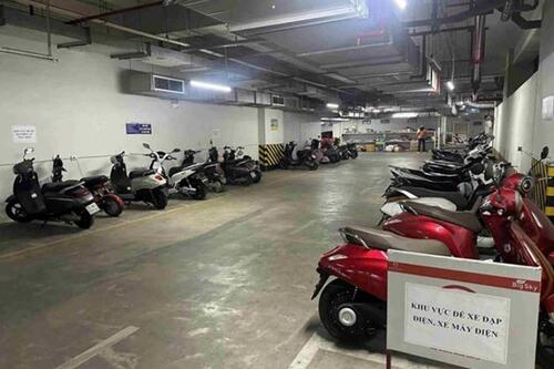 Điểm trông giữ từ chối xe máy điện, người dân bức xúc