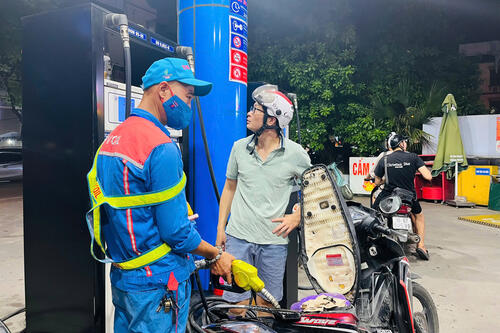 Giá xăng dầu hôm nay 6/2/2026: Giảm mạnh gần 3%