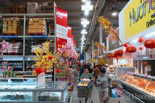 Doanh nghiệp bán lẻ tăng tốc cung ứng hàng hóa phục vụ tết Bính Ngọ