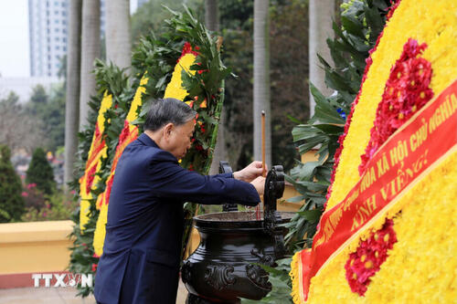 Lãnh đạo Đảng, Nhà nước dâng hương tưởng niệm tại Nghĩa trang Mai Dịch