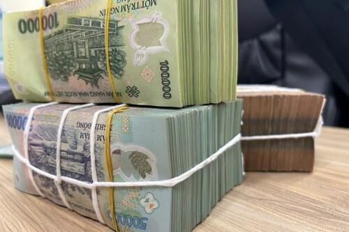 Lương sẽ bị khấu trừ, phong tỏa tài khoản nếu không nộp phạt hành chính