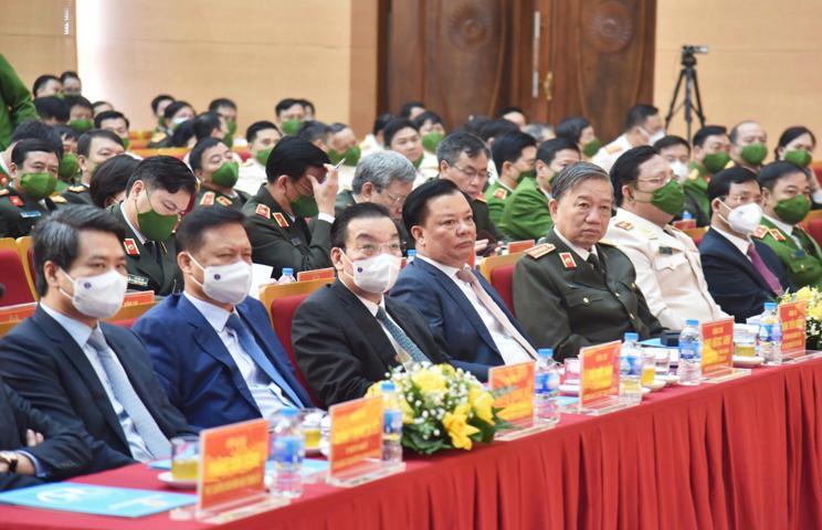 Các đại biểu lãnh đạo Trung ương và thành phố Hà Nội dự hội nghị.