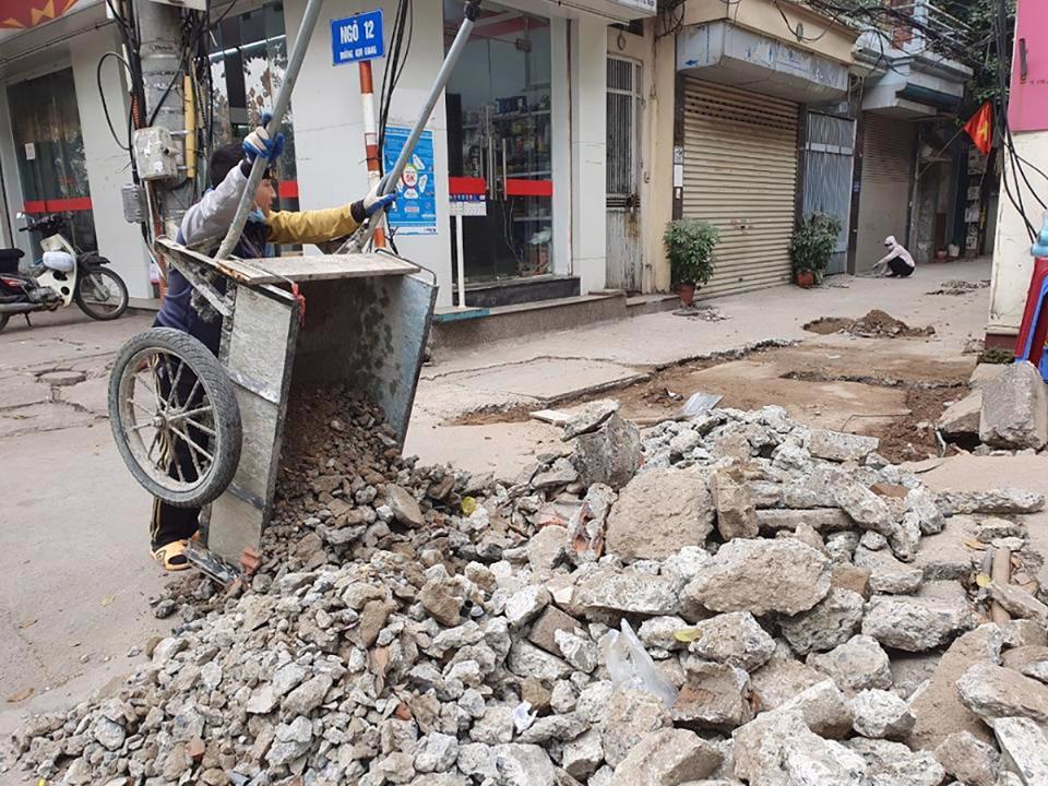 Công việc ít, lao động tự do khó kiếm được cái Tết no đủ.