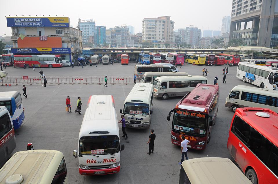 Nhà xe hoạt động tại Bến Mỹ Đình. Ảnh: Phạm Hùng