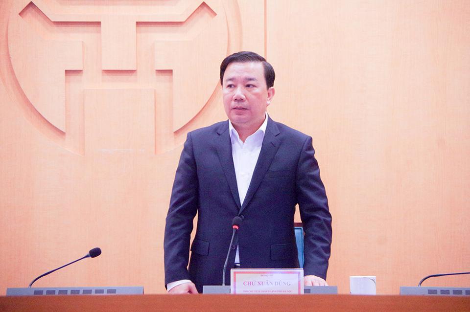 Phó Chủ tịch UBND TP Chử Xuân Dũng yêu cầu lãnh đạo địa phương tương tác thường xuyên với người dân qua phần mềm quản lý bệnh nhân Covid-19 của thành phố.