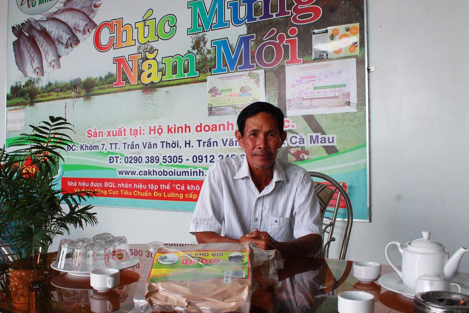 Ông Lê Minh Đức, chủ cơ sở sản xuất cá khô bổi Ba Đức khóm 7 thị trấn Rạch Ráng, huyện Trần Văn Thời, Cà Mau. Ảnh: Hoàng Quân.