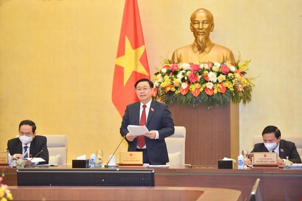 Chủ tịch Quốc hội Vương Đình Huệ phát biểu tại phiên họp. Ảnh: Quochoi.vn