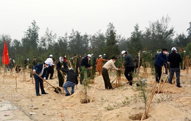 Quang cảnh trồng cây tại lễ phát động