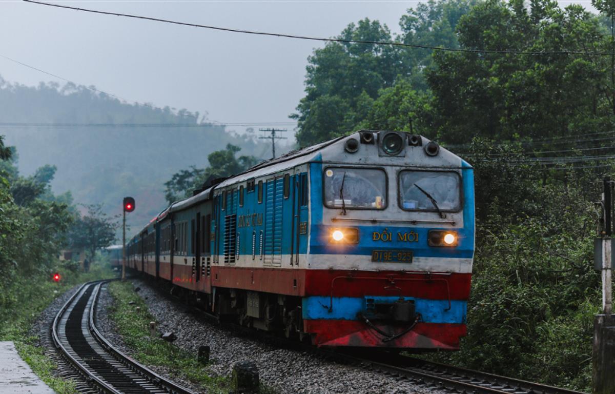 Đường sắt tăng cường tàu khách Hà Nội-TP Hồ Chí Minh với nhiều ưu đãi |  Giao thông | Vietnam+ (VietnamPlus)