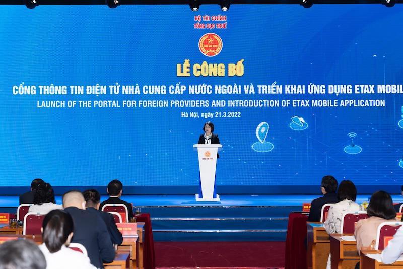 Phó Tổng giám đốc BIDV Nguyễn Thị Quỳnh Giao đại diện cho các ngân hàng thương mại phát biểu tại hội nghị.
