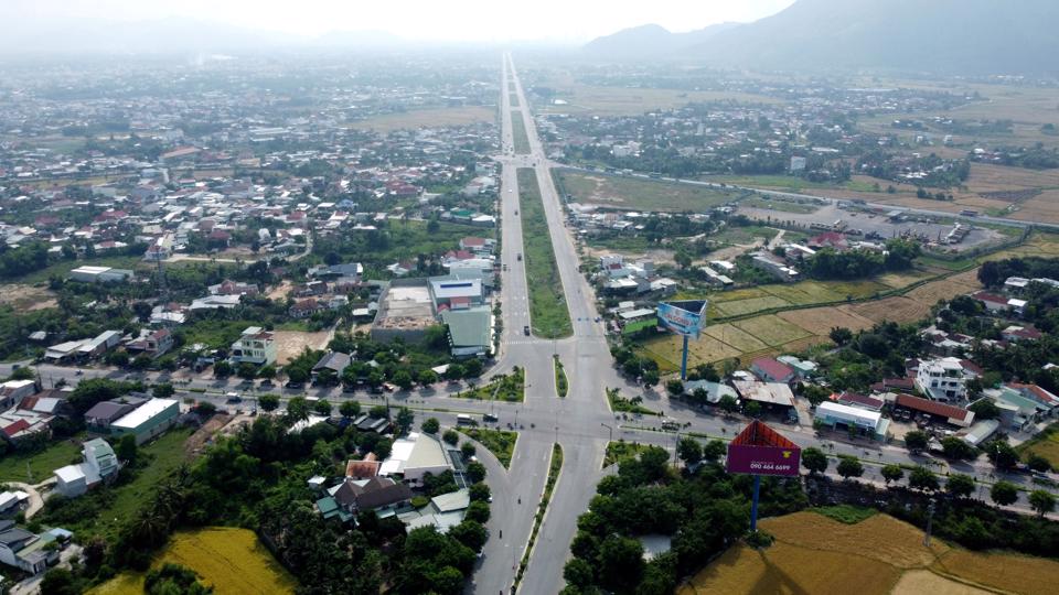 Các tuyến giao thông liên kết với Tây Nguyên và các tỉnh Nam Trung bộ cũng sẽ được đầu tư trong thời gian tới. (Ảnh: Trung Vũ).