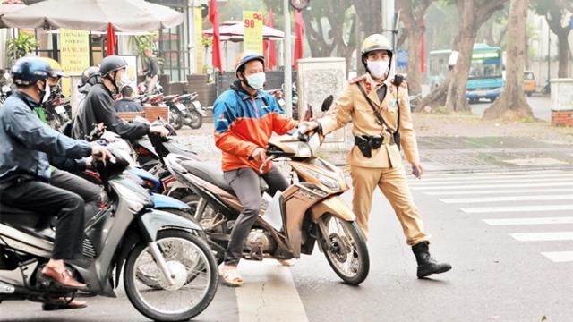 Hà Nội xử lý 697 trường hợp vi phạm Luật Giao thông đường bộ - Báo Kinh tế  đô thị