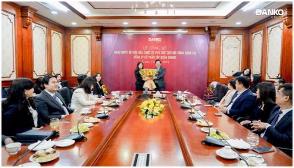 Lễ công bố và trao Nghị quyết bầu bà Trần Thị Thu Thủy làm Phó Chủ tịch Hội đồng Quản trị Danko Group