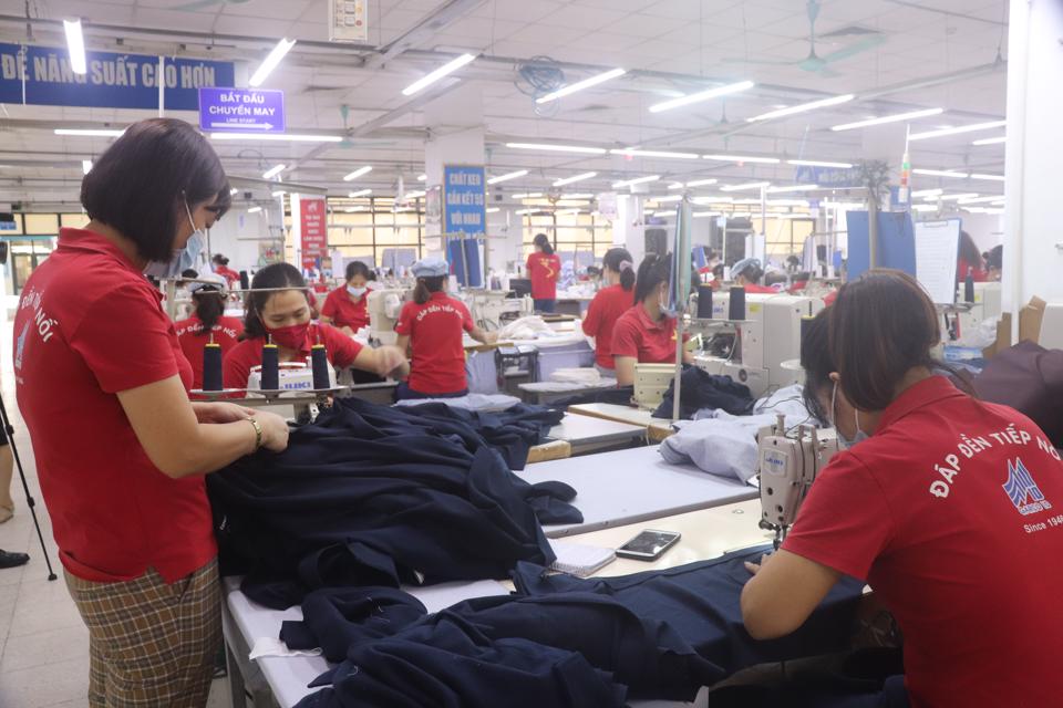 Thời gian đóng BHXH chính là thành quả của quá trình lao động, là một khoản tích lũy của bản thân khi còn sức khỏe, còn thu nhập để dành khi về già. Ảnh: Thảo Trần